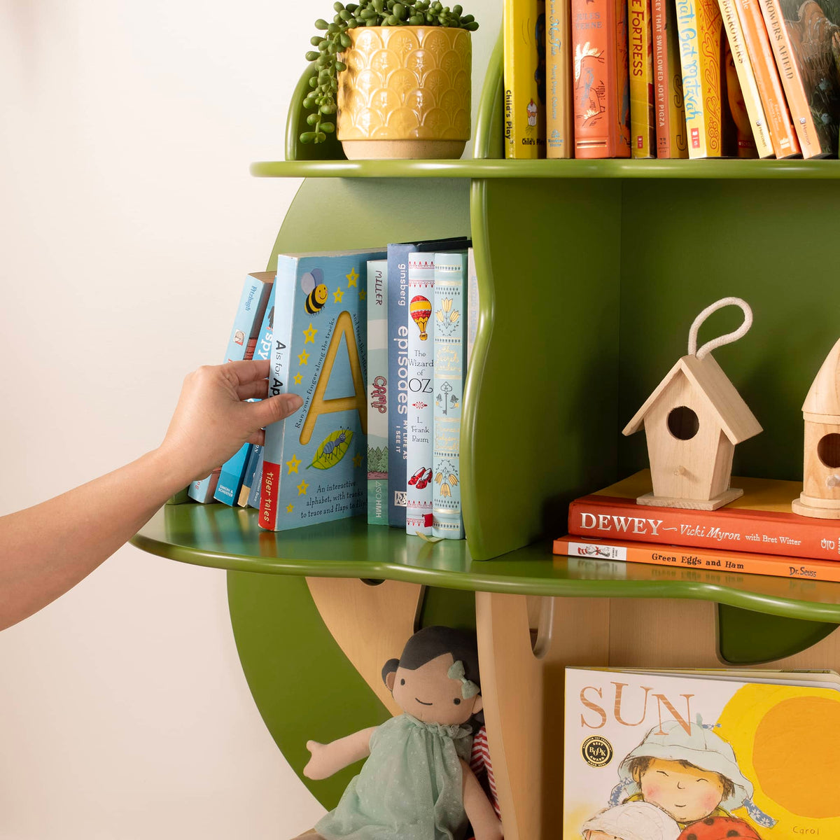G27664 Tree Bookcase Lifestyle 1464