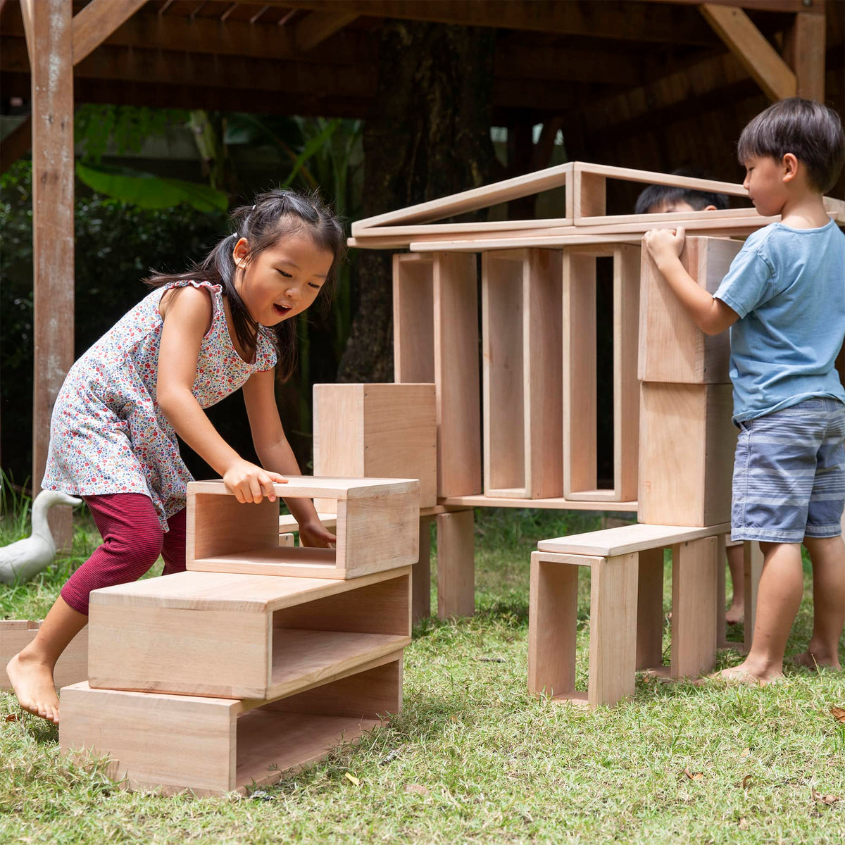 G97078 Outdoor Hollow Blocks 25 pc. set Lifestyle1
