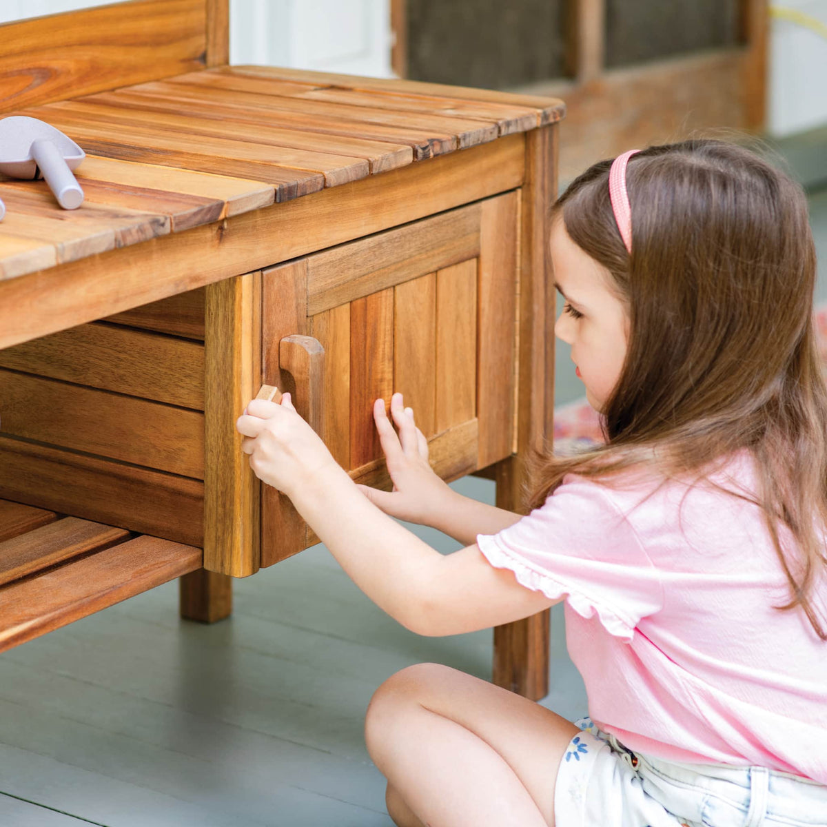 G78200 Martha Stewart Outdoor Potting Bench Lifestyle 5522