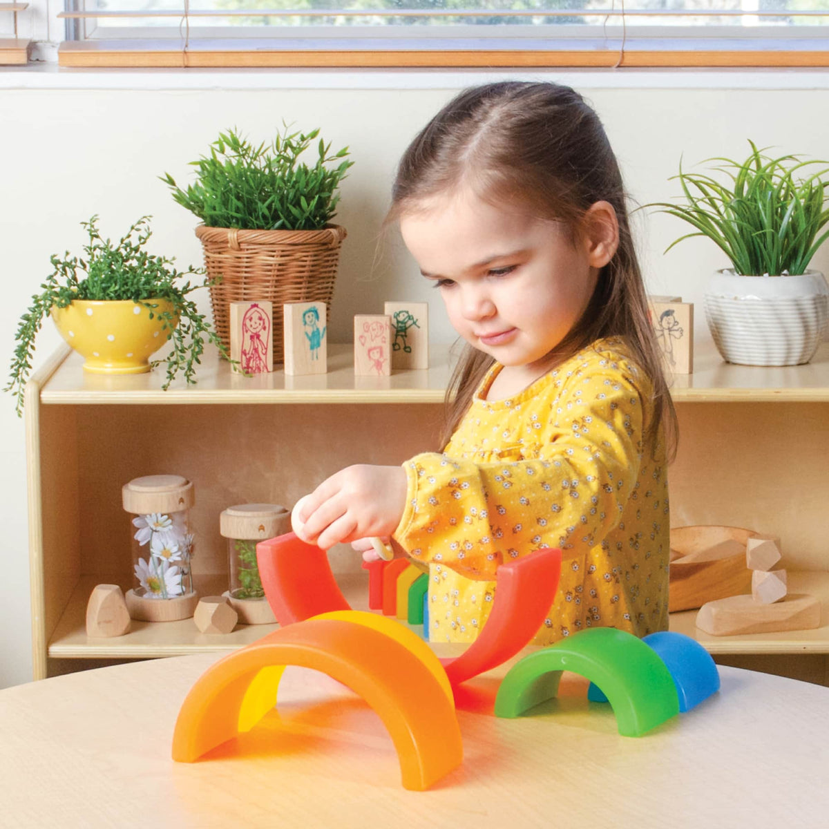 G7500 Discovery Stackers Rainbow Arch Lifestyle 1 | Rainbow