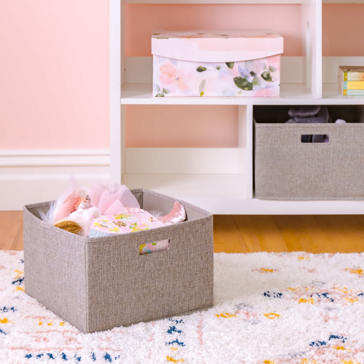 G76807 Martha Stewart Dollhouse Detail | Linen White