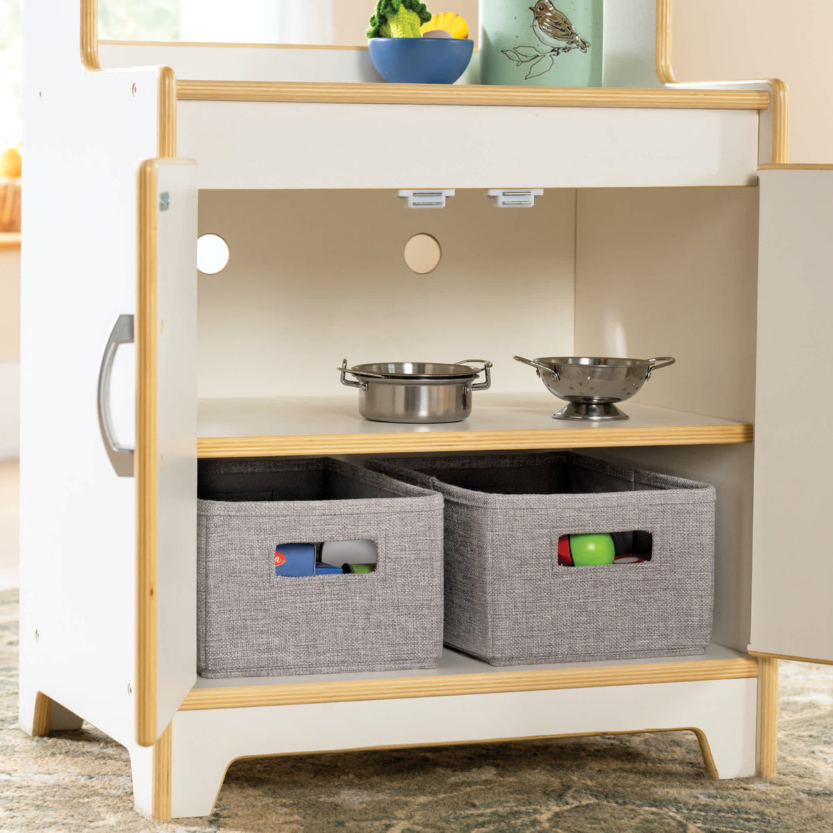 G80434 EdQ Kitchen Microwave and Cupboard White Env 5068 | White